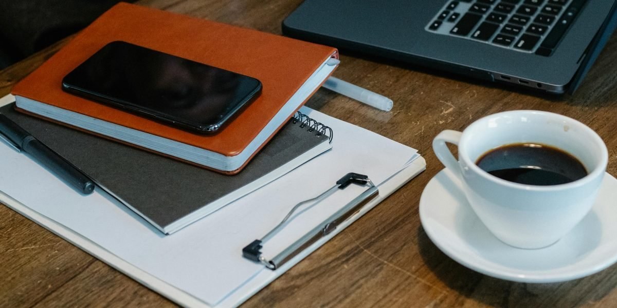 Context Engineering vs Prompt Engineering The Strategic Choice for Enterprise AI Teams