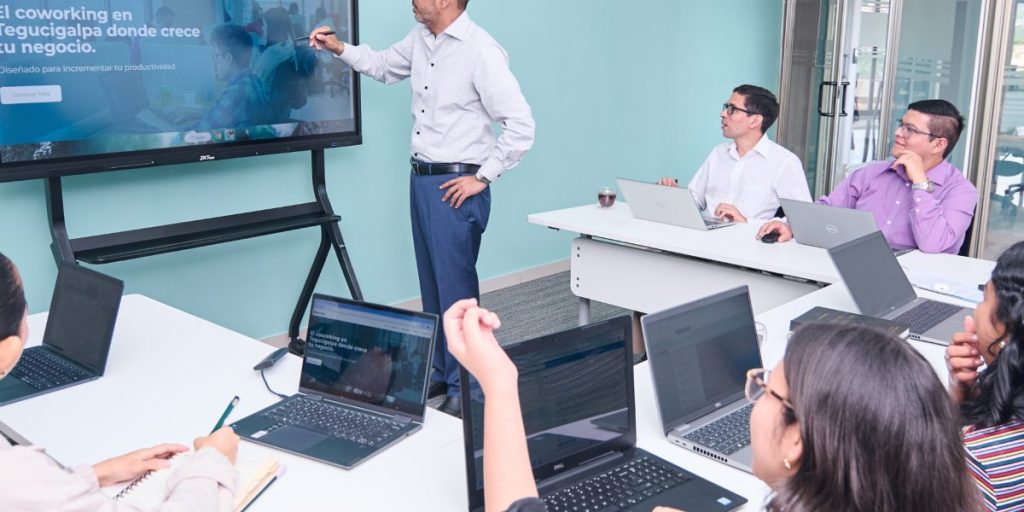 Enterprise Cloud LMS Decisions: A Leader’s 2026 Blueprint